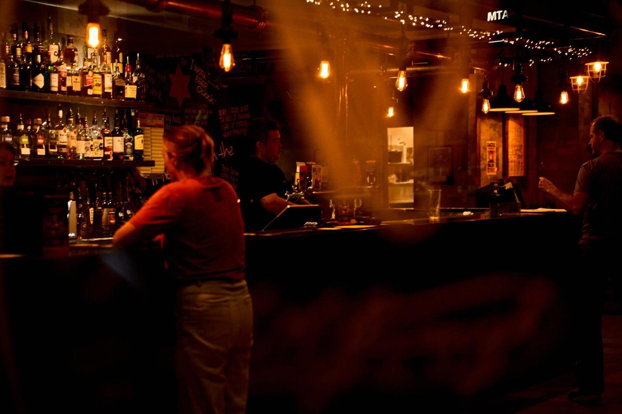 Отель Beer Deluxe Олбери Экстерьер фото