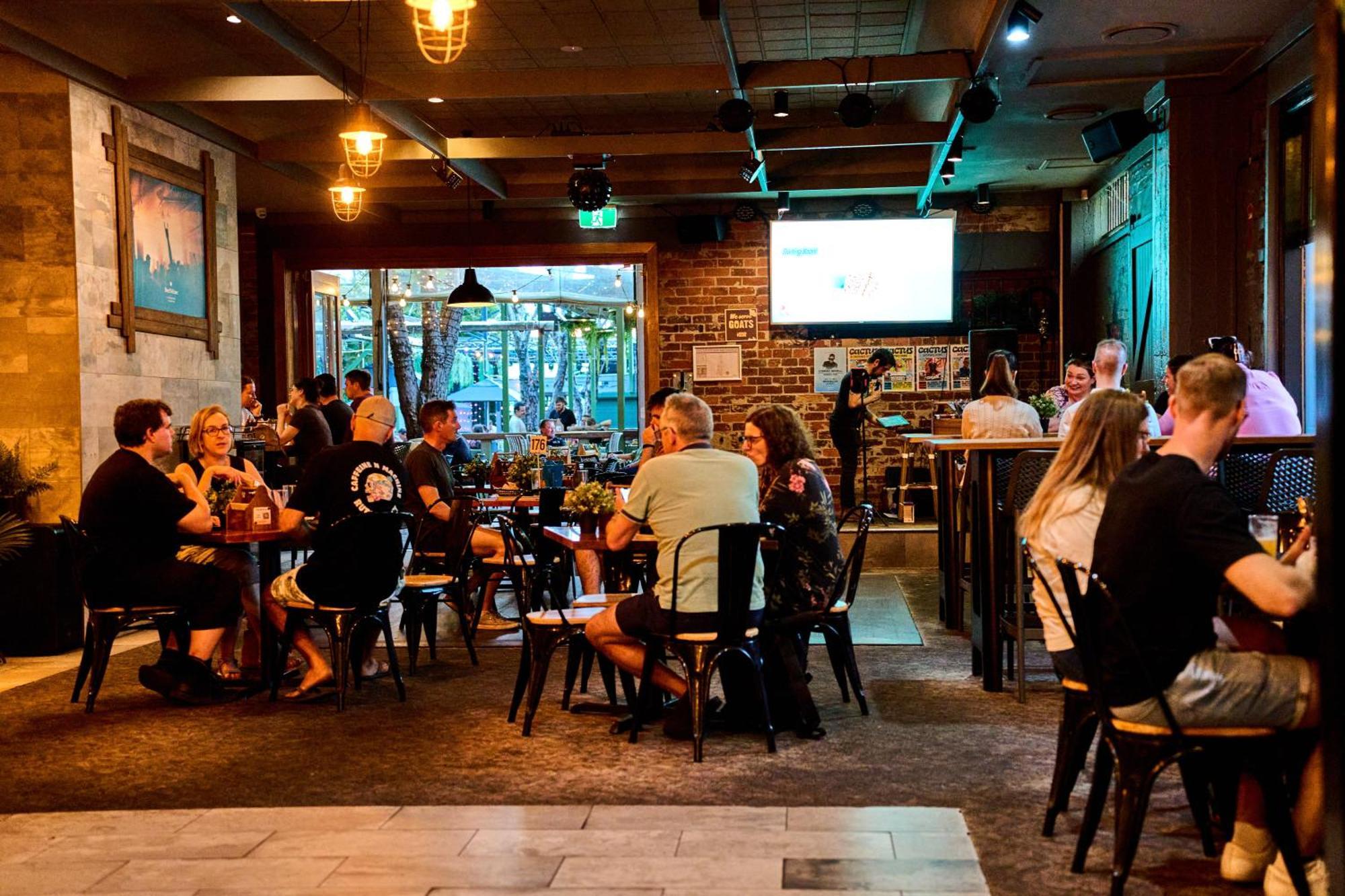 Отель Beer Deluxe Олбери Экстерьер фото